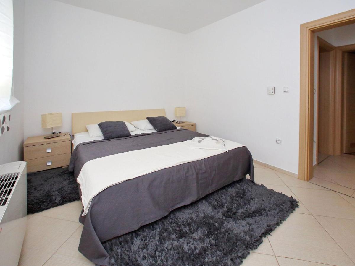 Sun-Kissed Apartment In Bibinje With Garden Pokój zdjęcie
