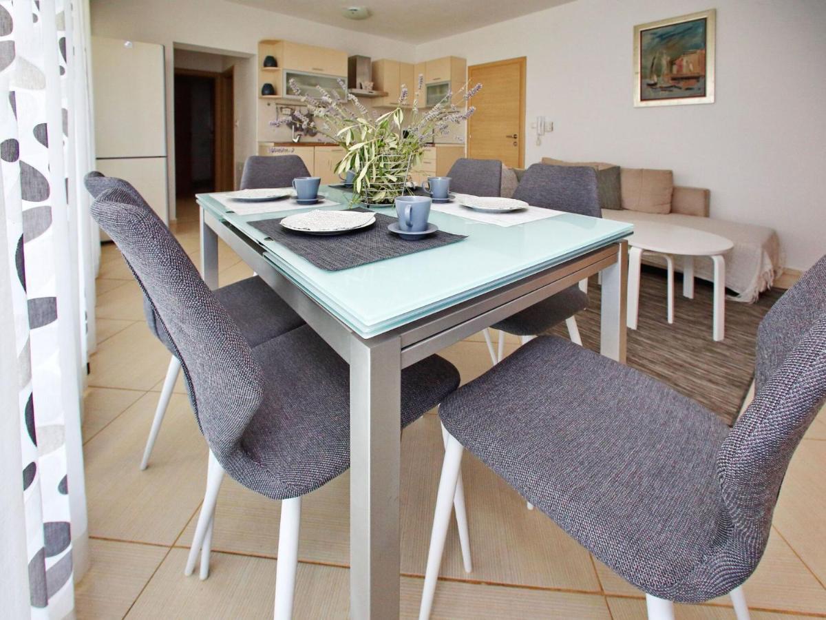 Sun-Kissed Apartment In Bibinje With Garden Pokój zdjęcie