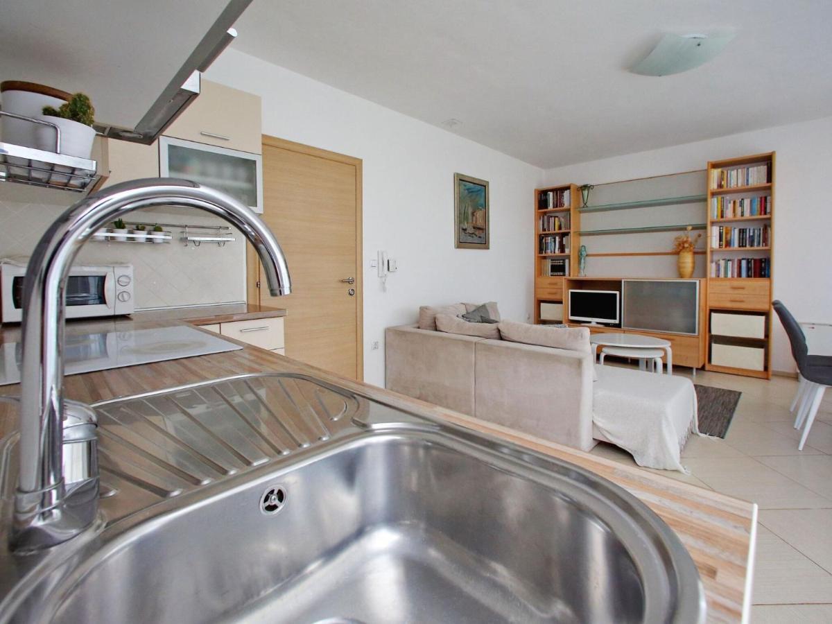 Sun-Kissed Apartment In Bibinje With Garden Pokój zdjęcie